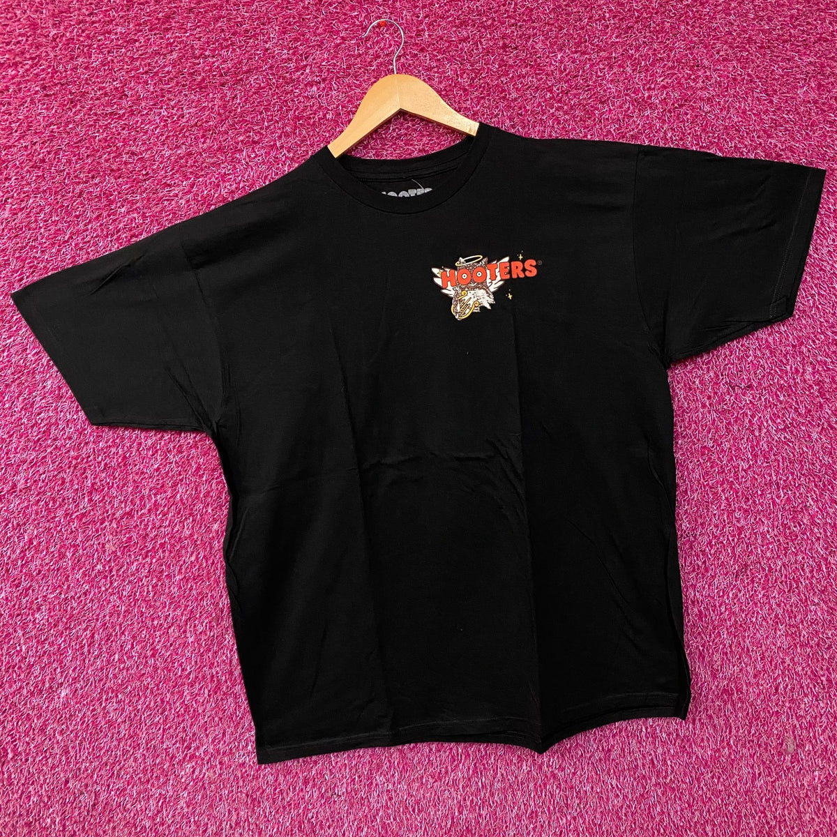 Hooters "Where Angels Get Their Wings!" Graphic T-Shirt XL