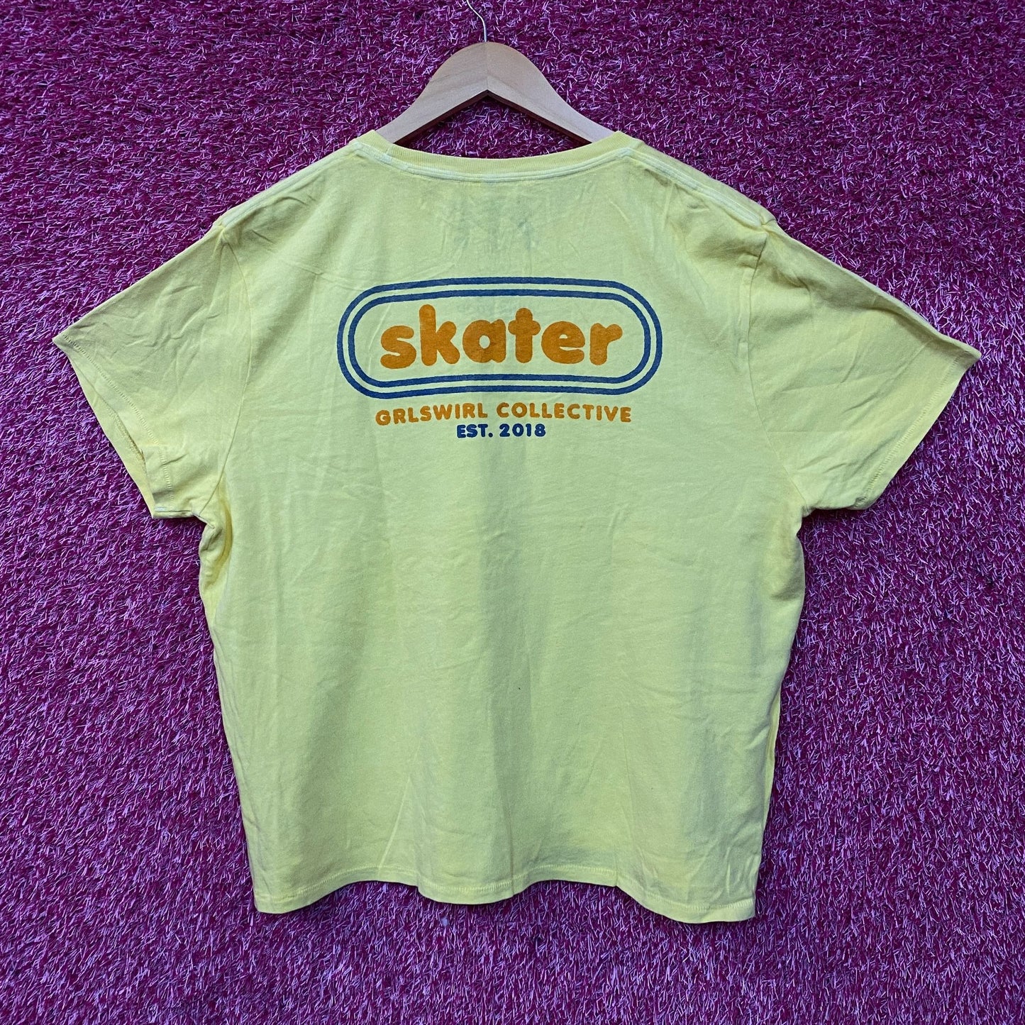 Junk Food Clothing GrlSwirl Skater Graphic Women's Vintage Style Tee XL