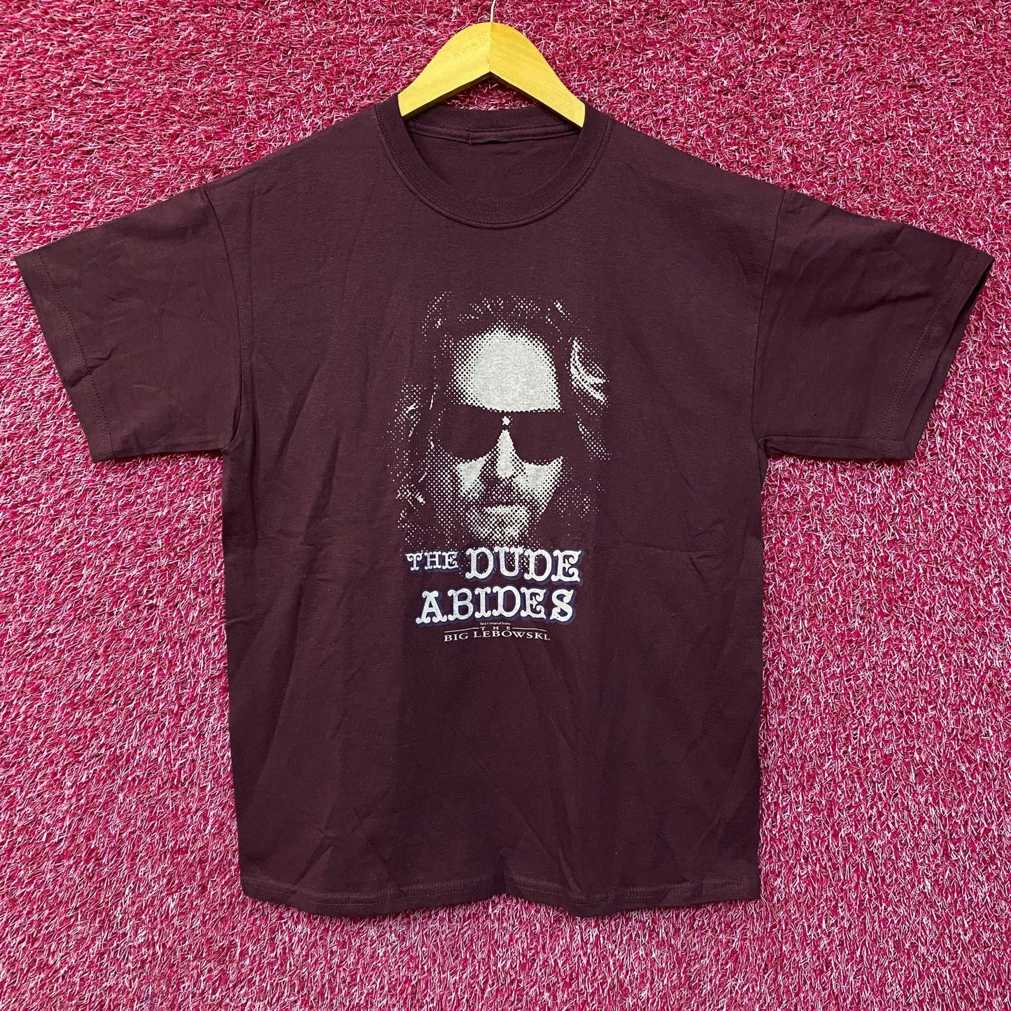 The Dude Abides The BIg Lewbowksi tshirt size Small