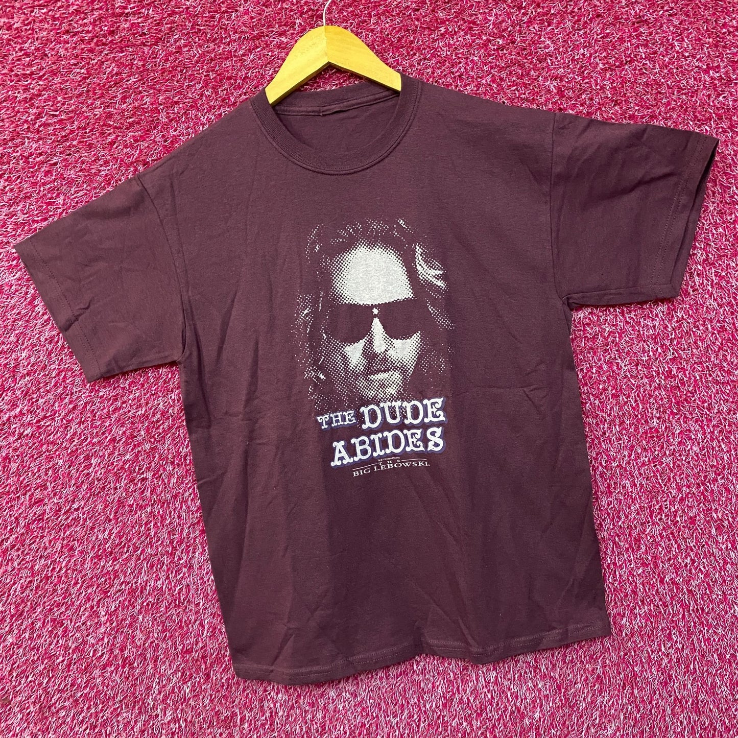 The Dude Abides The BIg Lewbowksi tshirt size Small
