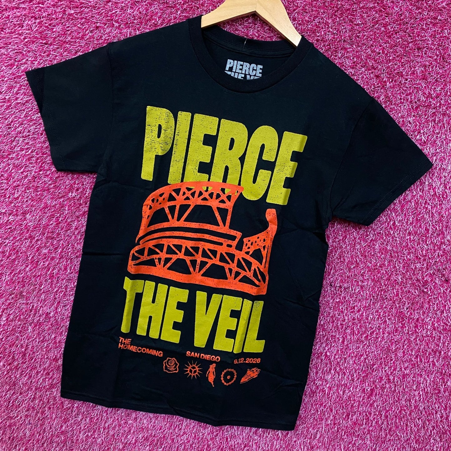 Pierce The Veil The Homecoming San Diego Petco Park Graphic T-shirt Small