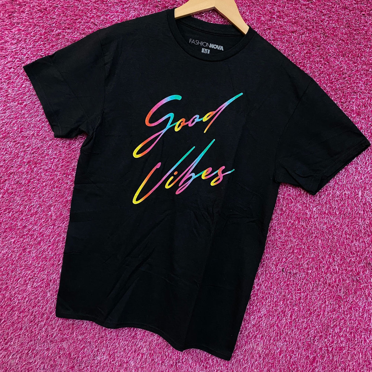 Fashion Nova Good Vibes Only Graphic T-Shirt Medium