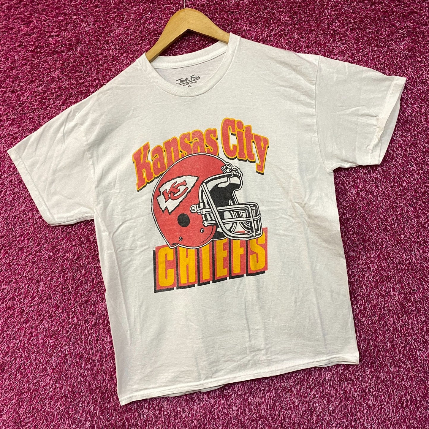 NFL Kansas City Chief Vintage Style Helmet Logo Football T-Shirt Small