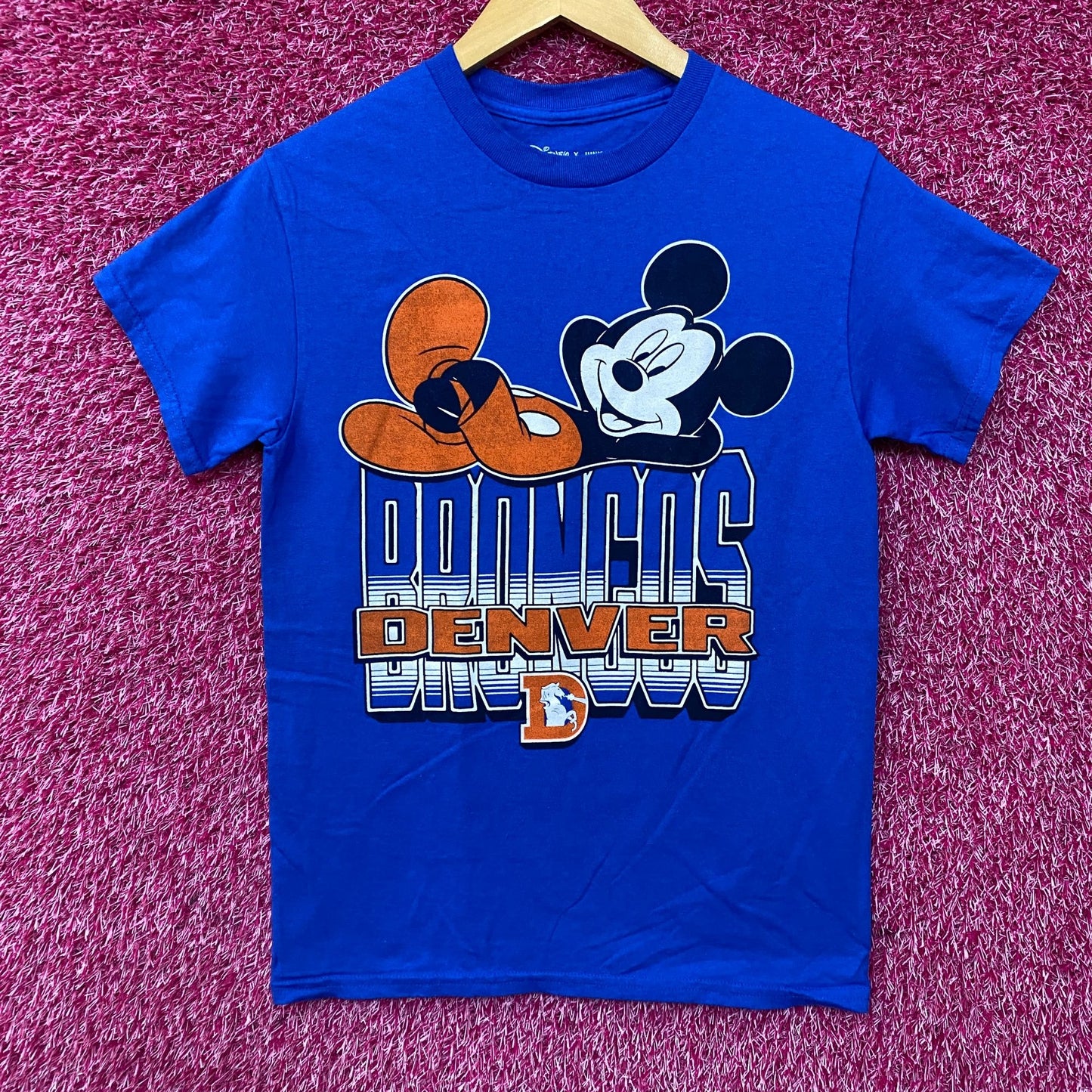 Disney x Junk Food NFL Denver Broncos Mickey Mouse Kick Back T-Shirt XS
