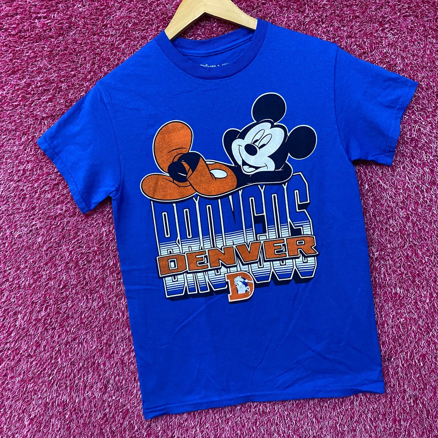 Disney x Junk Food NFL Denver Broncos Mickey Mouse Kick Back T-Shirt XS