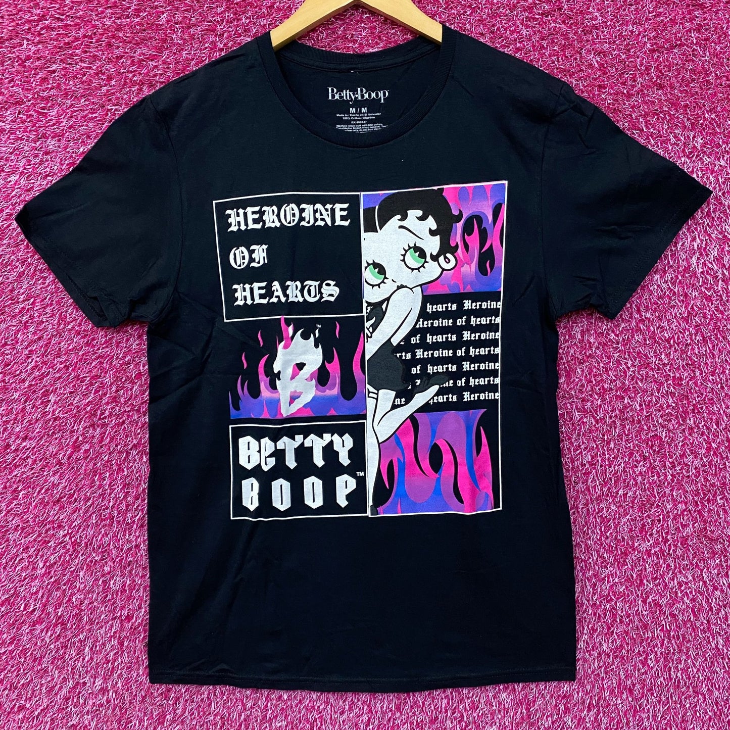 Betty Boop Heroine Of Hearts Graphic Design T-Shirt Medium