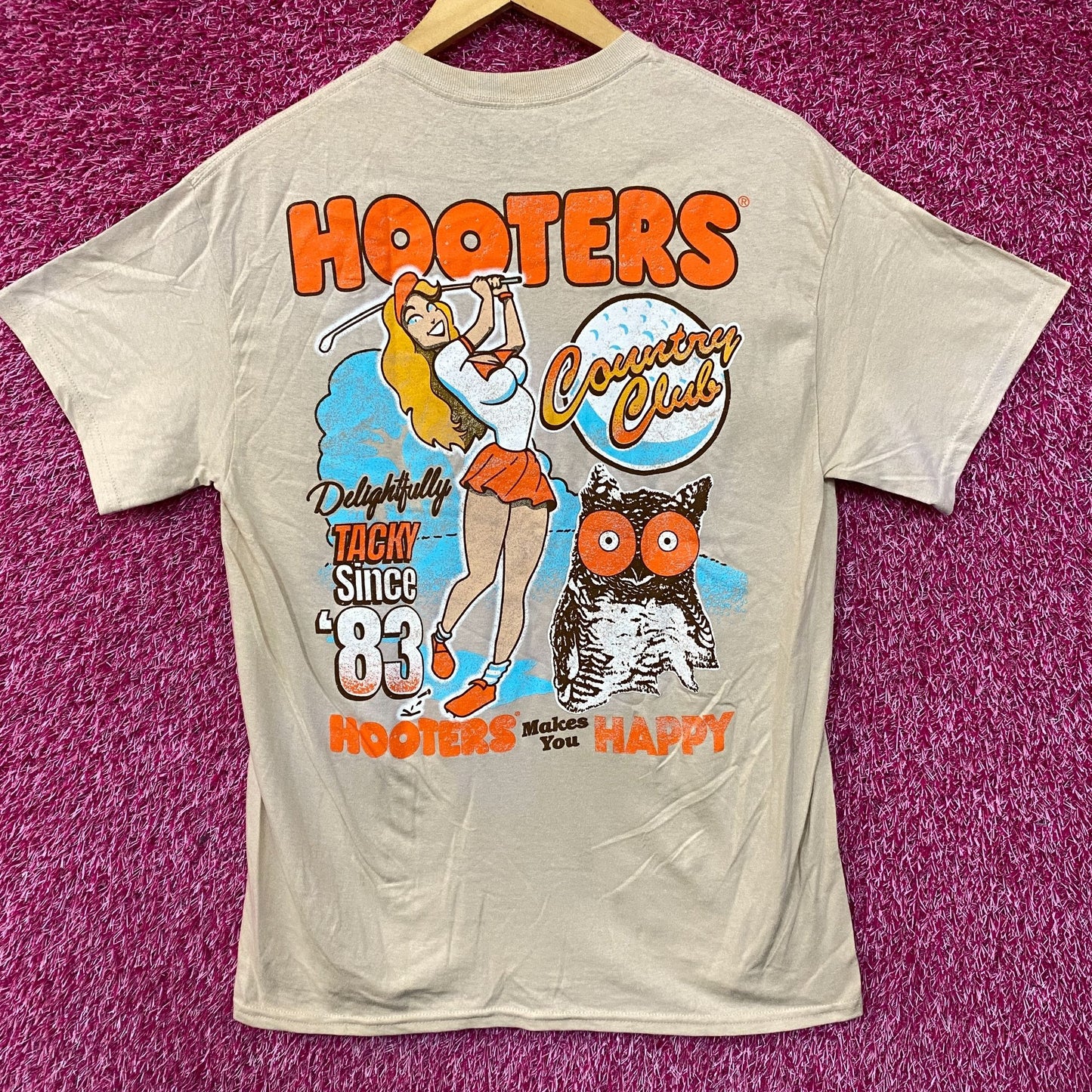 Hooters Country Club Delightfully Tacky Since 83 T-Shirt Medium