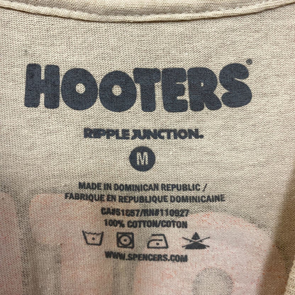 Hooters Country Club Delightfully Tacky Since 83 T-Shirt Medium