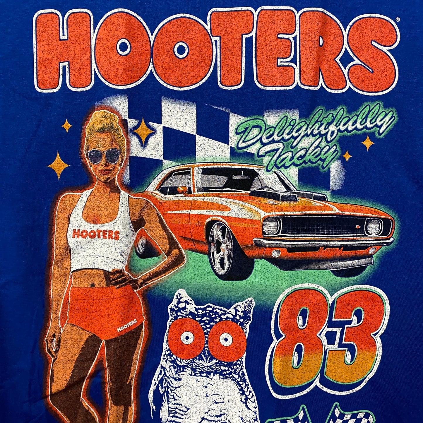 Hooters Delightfully Tacky Racing 83 Watch The Curves T-shirt Medium