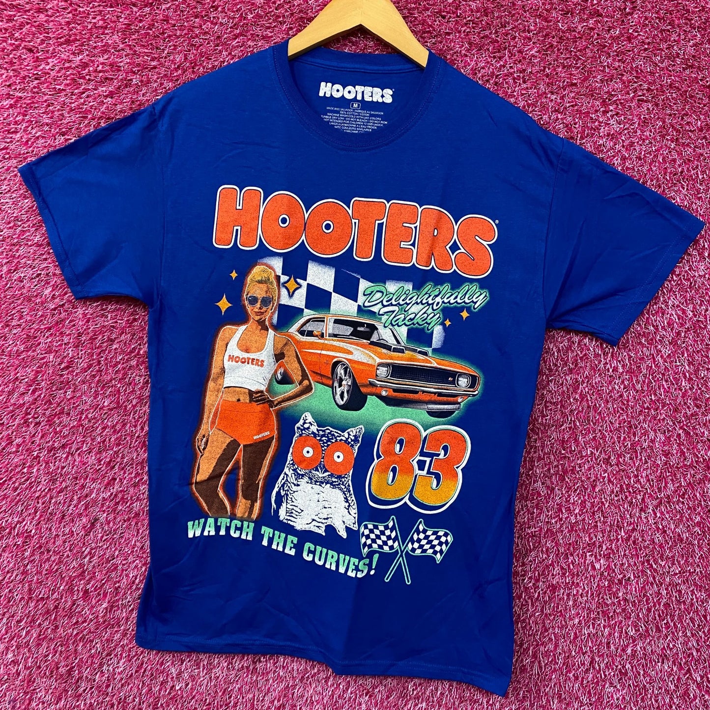 Hooters Delightfully Tacky Racing 83 Watch The Curves T-shirt Medium
