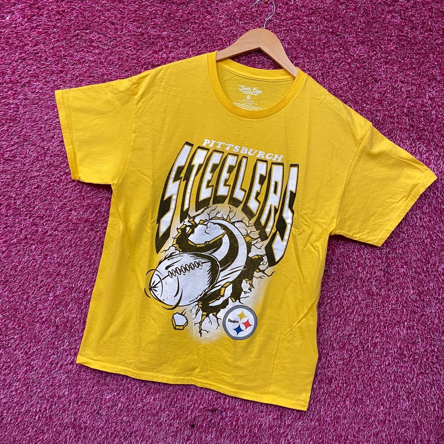 Junk Food Pittsburgh Steelers Football tshirt size Medium