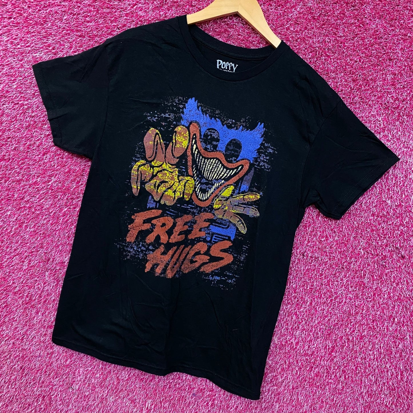 Poppy Playtime Huggy Wuggy "Free Hugs" Graphic T-Shirt Medium