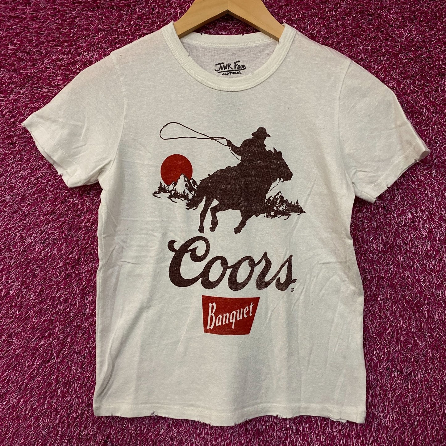 Junk Food Clothing Coors Banquet Cowboy Vintage Style Graphic Women's Tee Small