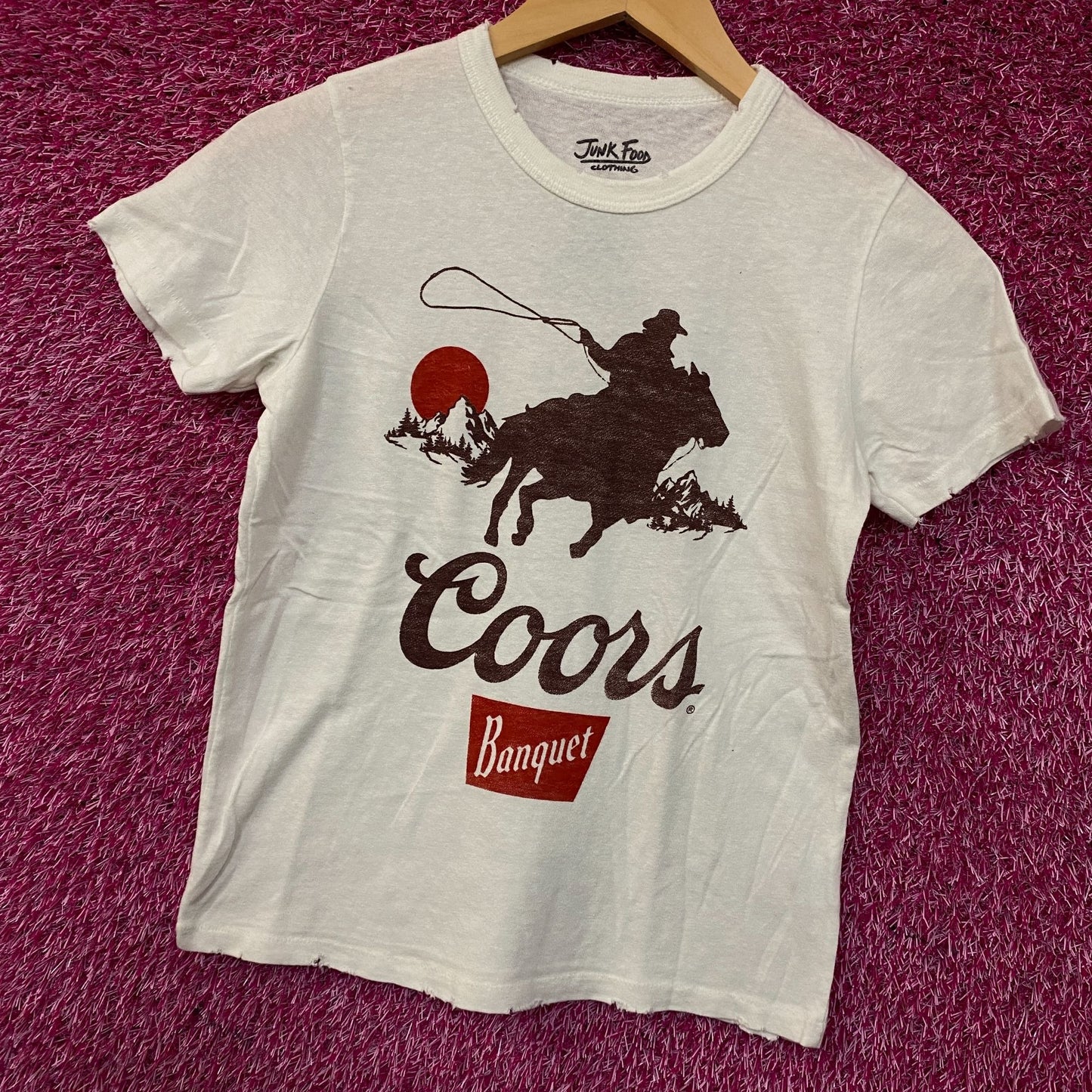 Junk Food Clothing Coors Banquet Cowboy Vintage Style Graphic Women's Tee Small