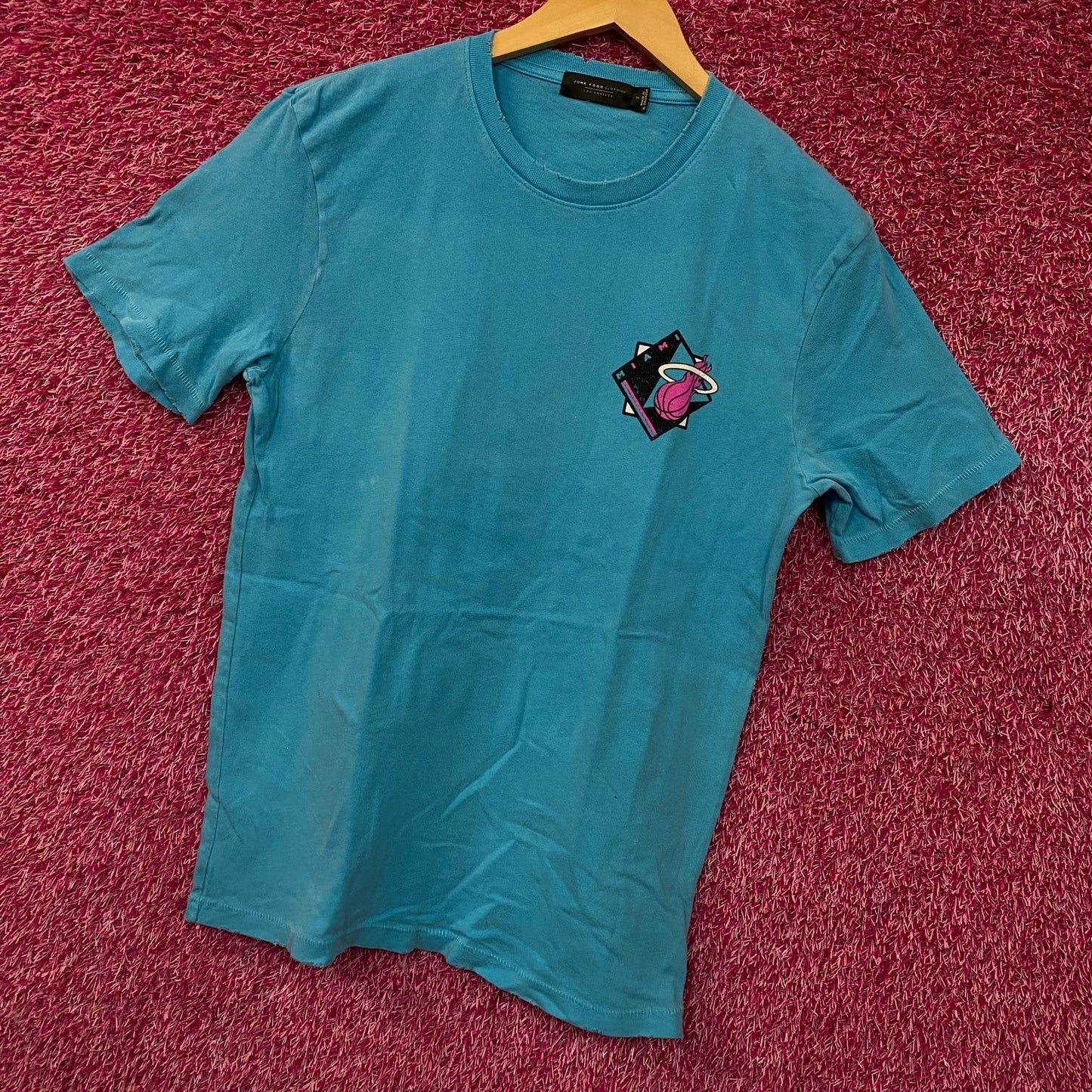 Junk Food Clothing Miami Heat Retro-Style Graphic T-Shirt Small