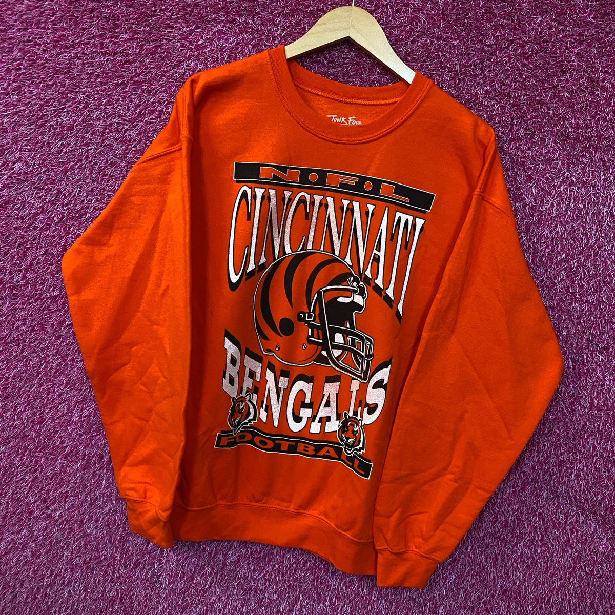 Junk Food Clothing NFL Cincinnati Bengals Helmet Flea Market Crew Fleece Sweatshirt Medium