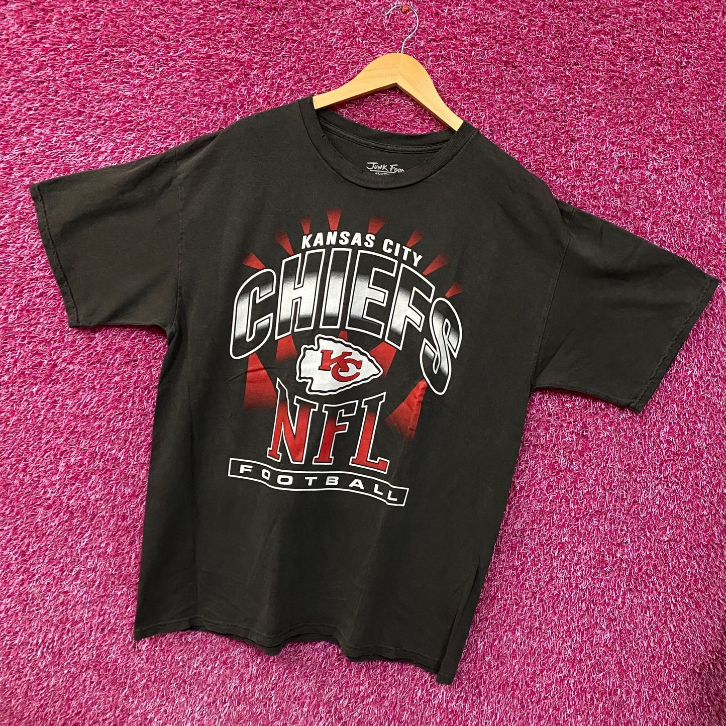 Junk Food Clothing NFL Kansas City Chiefs Football Chrome Flea Market Tee Medium