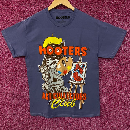 Hooters "Art Collectors Club" Graphic T-Shirt Medium