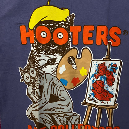 Hooters "Art Collectors Club" Graphic T-Shirt Medium