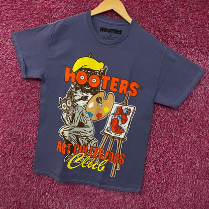 Hooters "Art Collectors Club" Graphic T-Shirt Medium