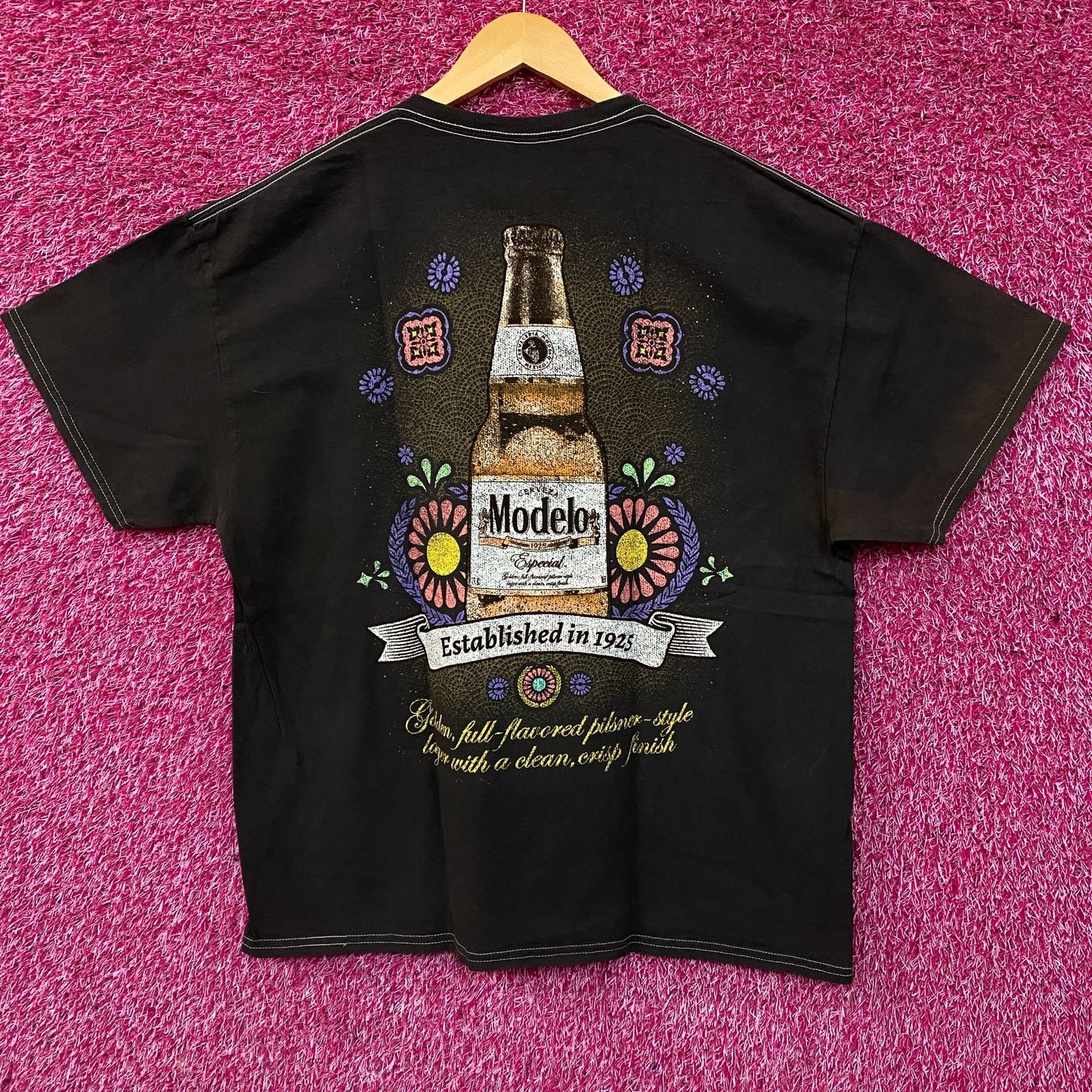 Modelo Especial Beer Bottle Promo T-Shirt XL