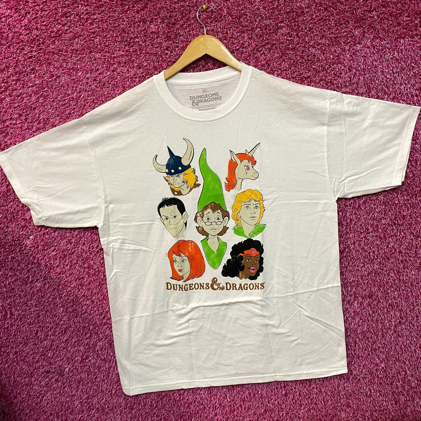 Queens Dungeons & Dragons Group Shot T-Shirt XL