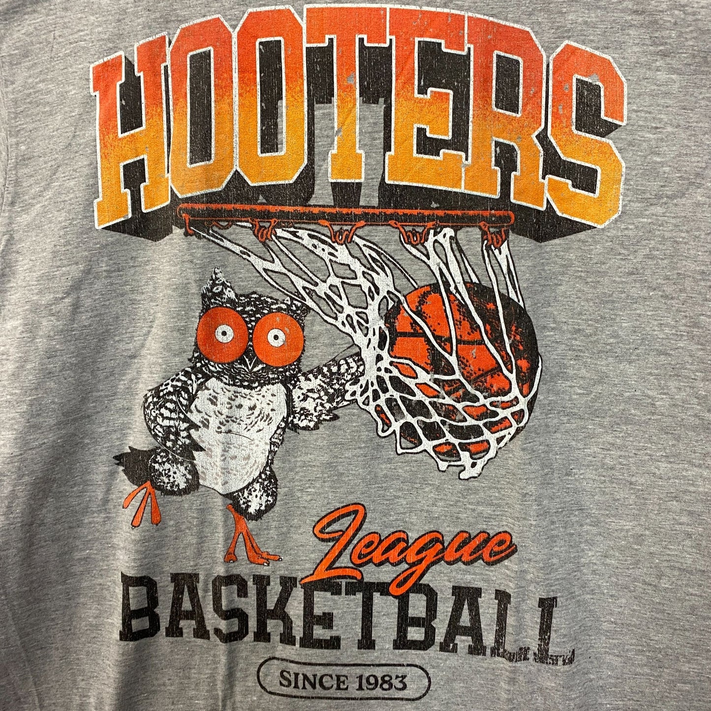 Hooters League Basketball Since 1983 Retro Style T-Shirt Large