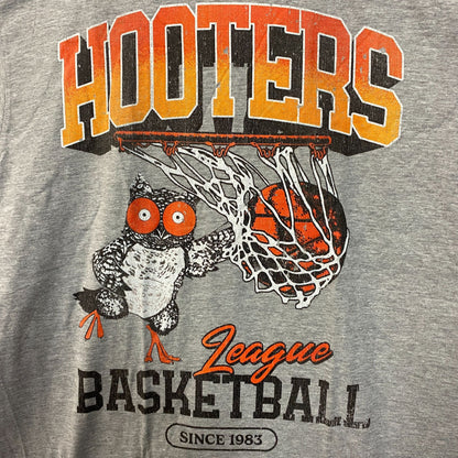 Hooters League Basketball Since 1983 Retro Style T-Shirt Large