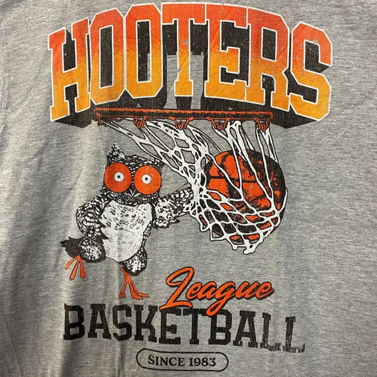 Hooters League Basketball Since 1983 Retro Style T-Shirt Large