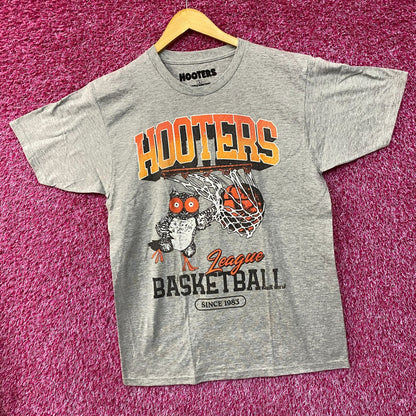 Hooters League Basketball Since 1983 Retro Style T-Shirt Large