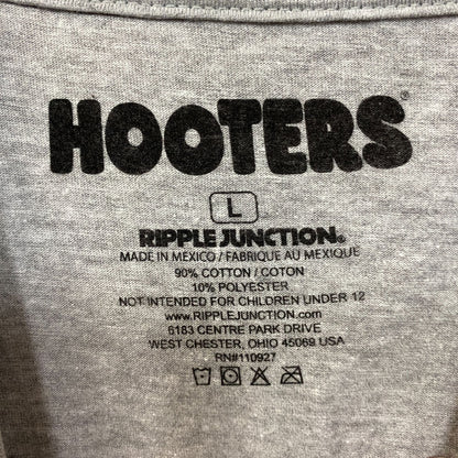 Hooters League Basketball Since 1983 Retro Style T-Shirt Large