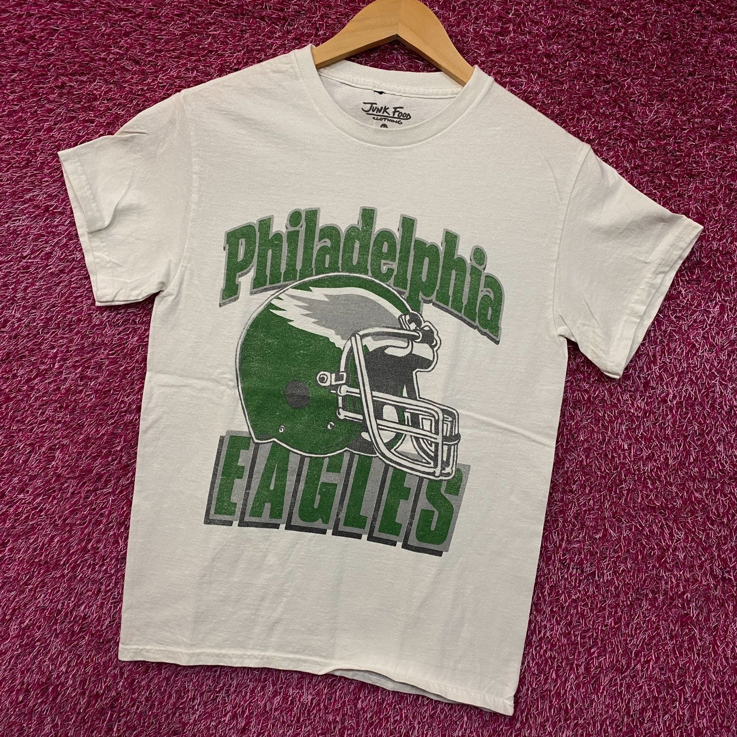 Junk Food Clothing NFL Philadelphia Eagles Throwback Helmet Logo T-Shirt XS