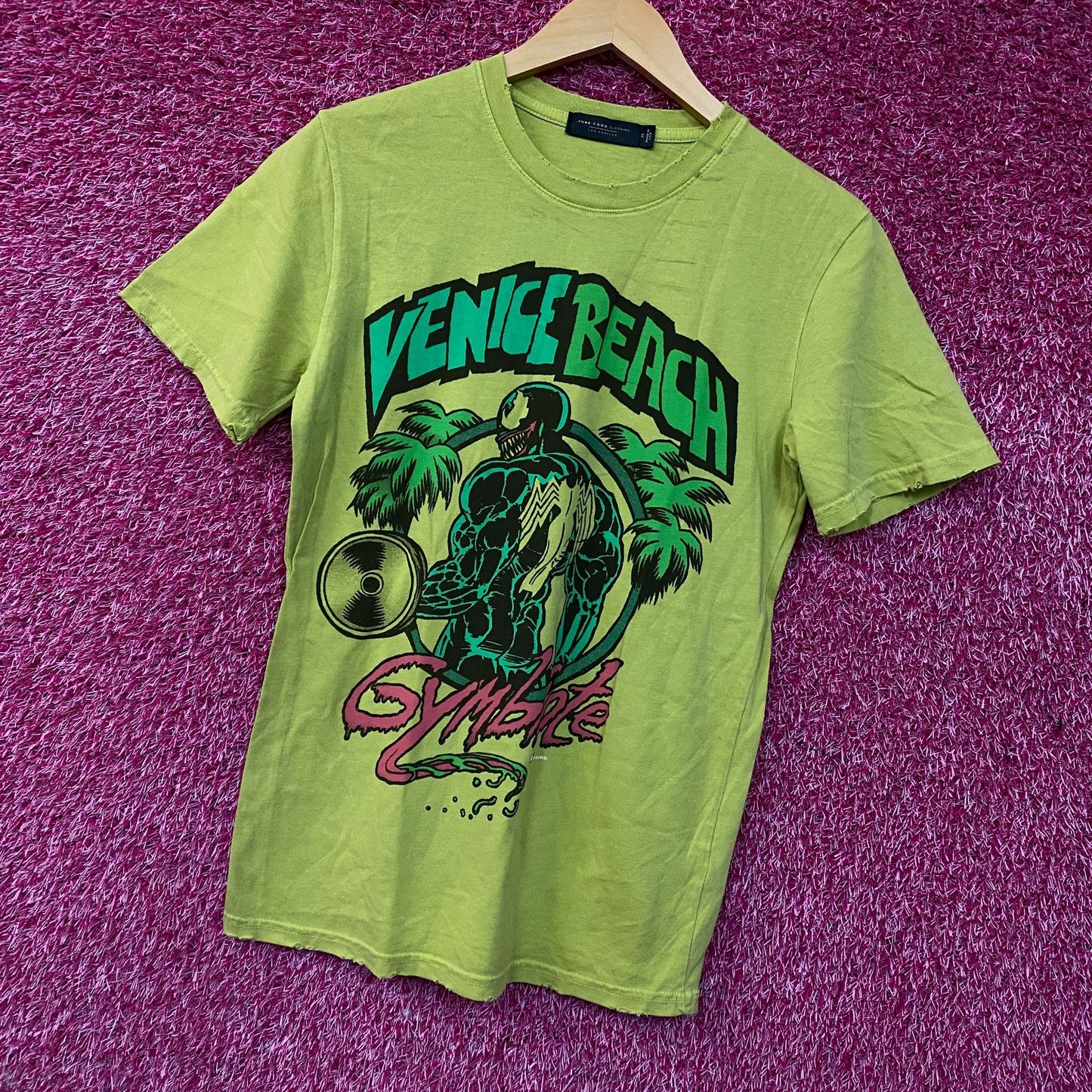 Junk Food Clothing Venice Beach Gymbiote Venom Graphic Women's T-Shirt XS