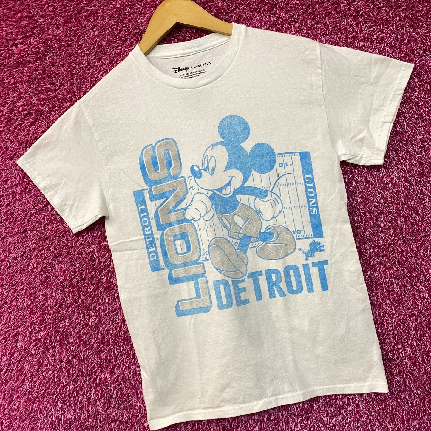 Disney x Junk Food NFL Detroit Lions Mickey Mouse Field T-Shirt XS