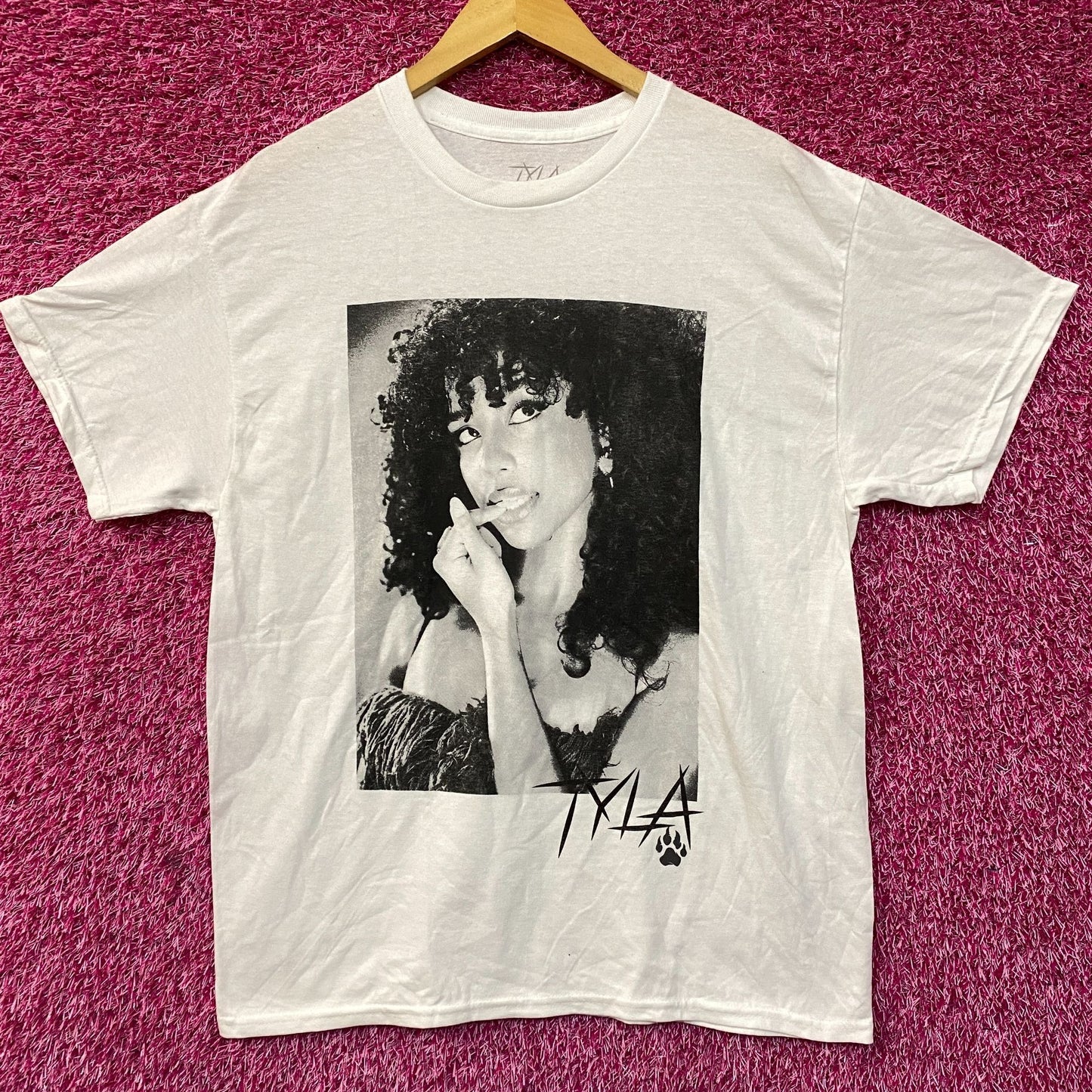 Tyla We Wanna Party Album Poster T-Shirt Medium