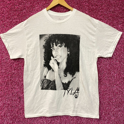 Tyla We Wanna Party Album Poster T-Shirt Medium