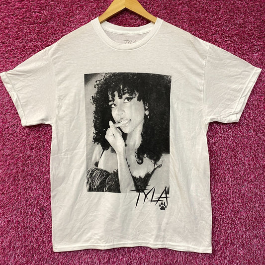 Tyla We Wanna Party Album Poster T-Shirt Medium