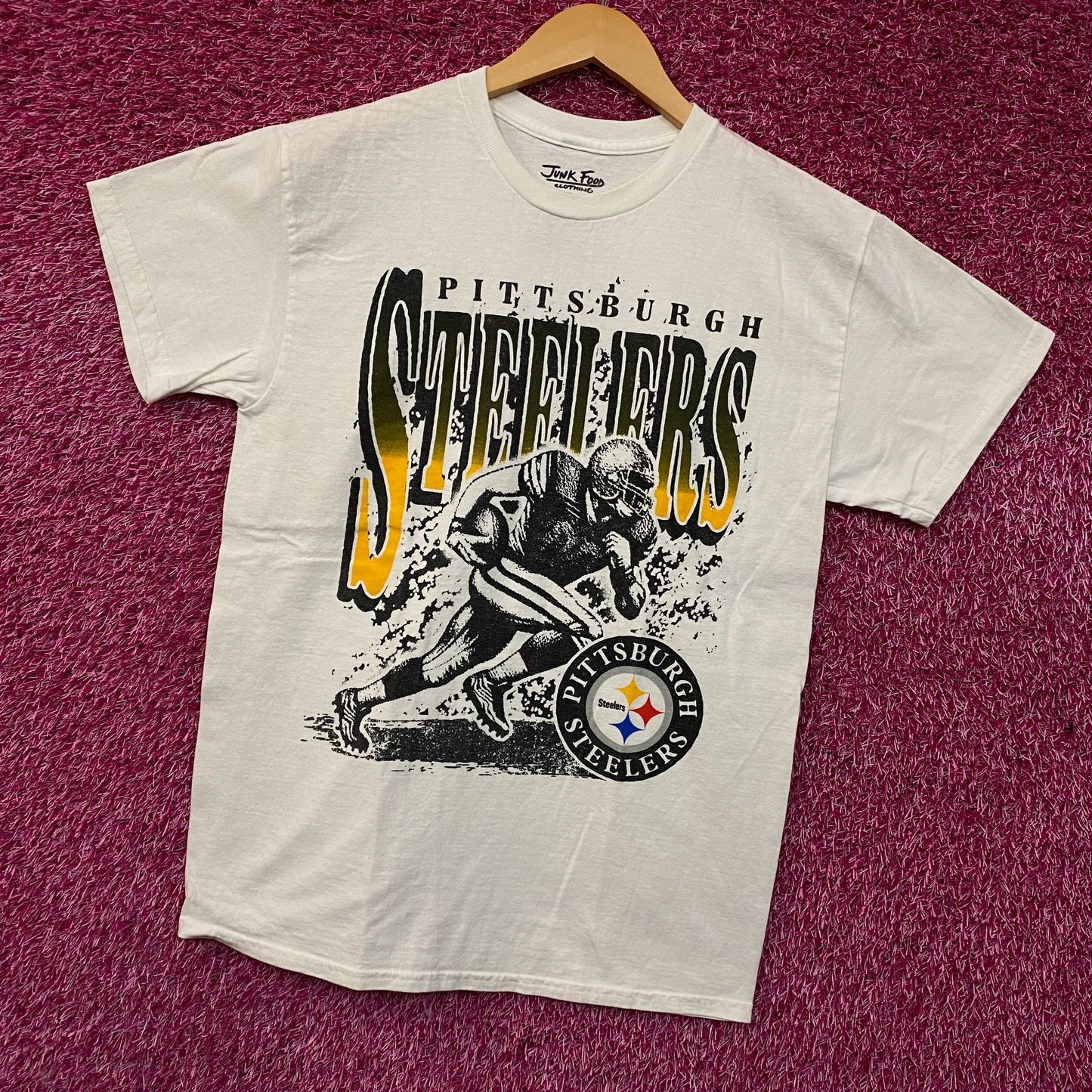 Junk Food Clothing NFL Pittsburgh Steelers Rushing Flea Market T-Shirt Small
