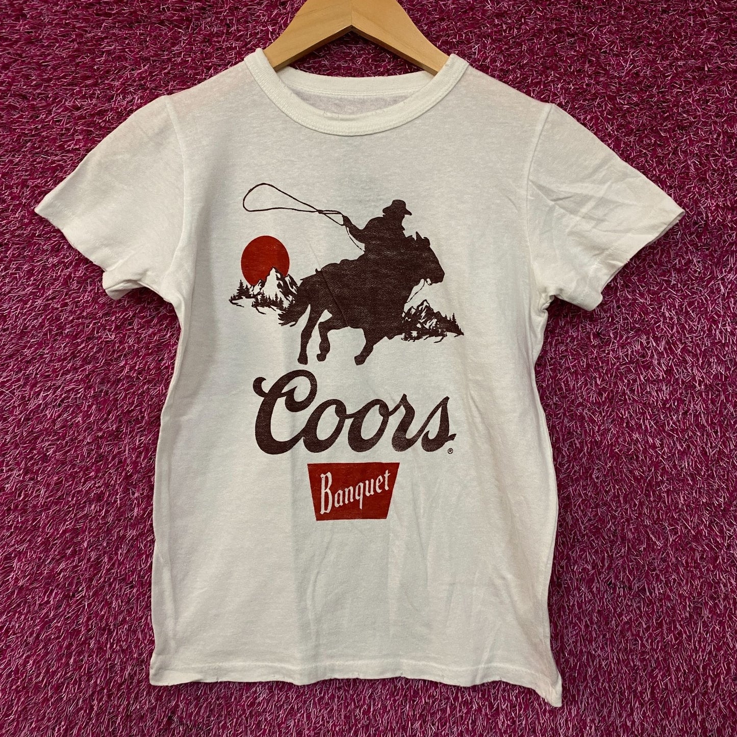 Junk Food Clothing Coors Banquet Cowboy Vintage Style Graphic Women's Tee XS