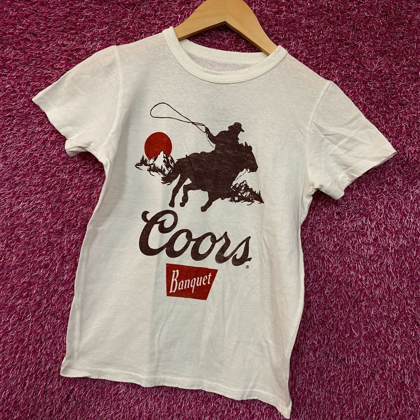 Junk Food Clothing Coors Banquet Cowboy Vintage Style Graphic Women's Tee XS