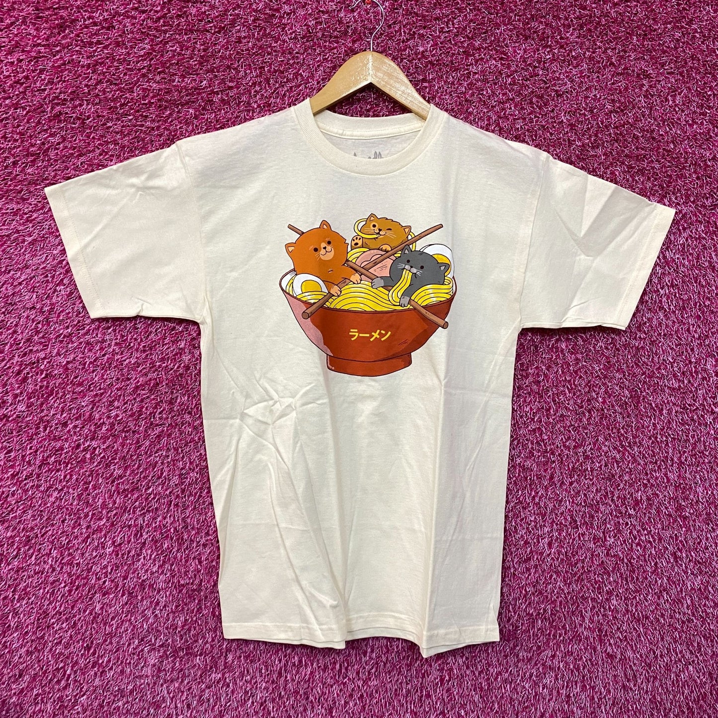 Ramen cat beige Tshirt size medium