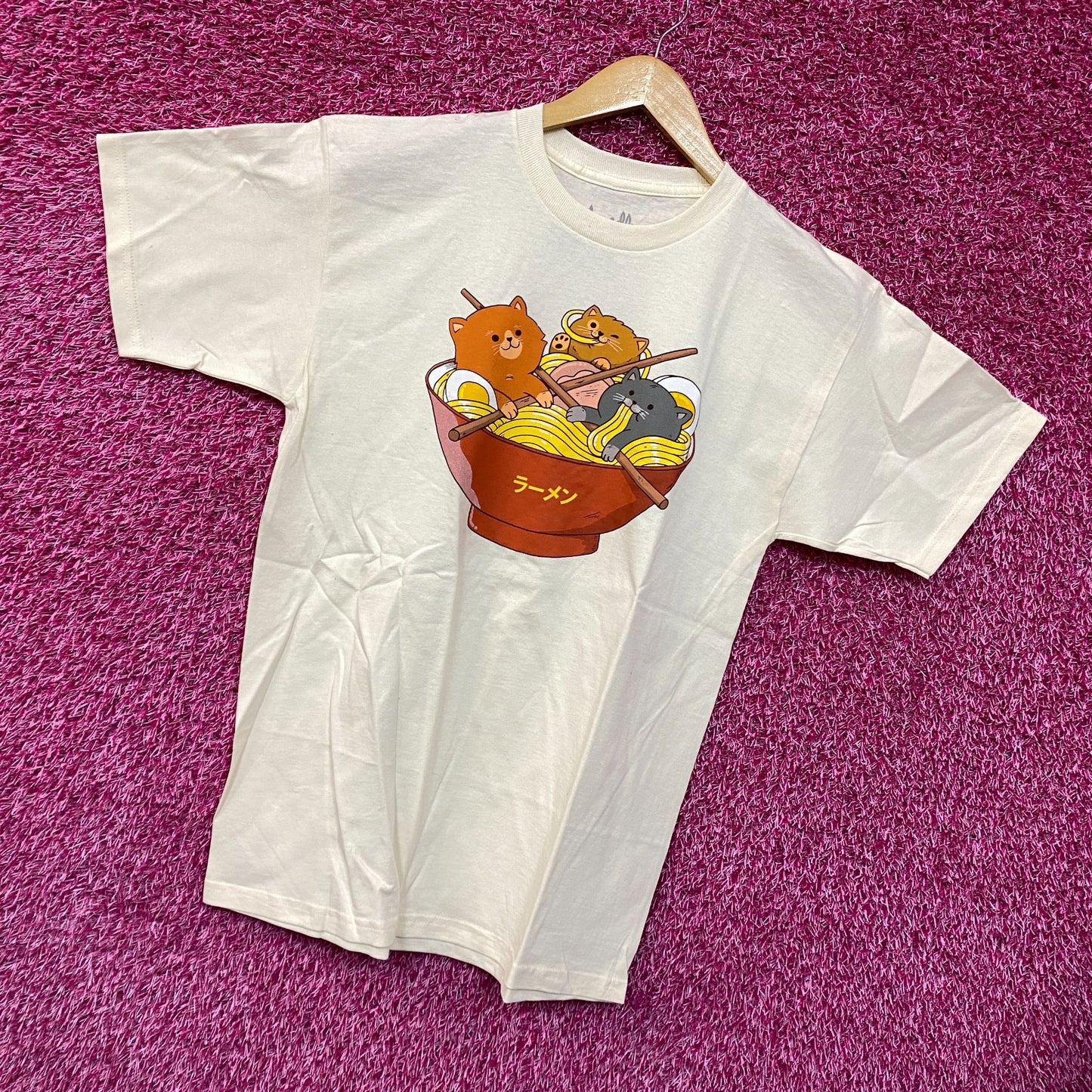 Ramen cat beige Tshirt size medium