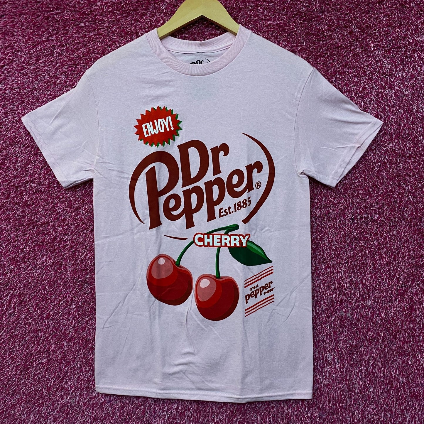 Dr Pepper Cherry T-shirt size Small