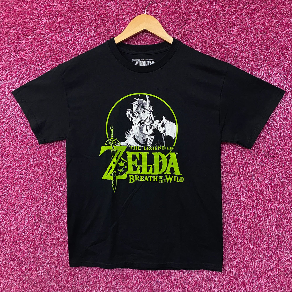 Nintendo The Legend of Zelda: Breath of the Wild Graphic T-Shirt Medium