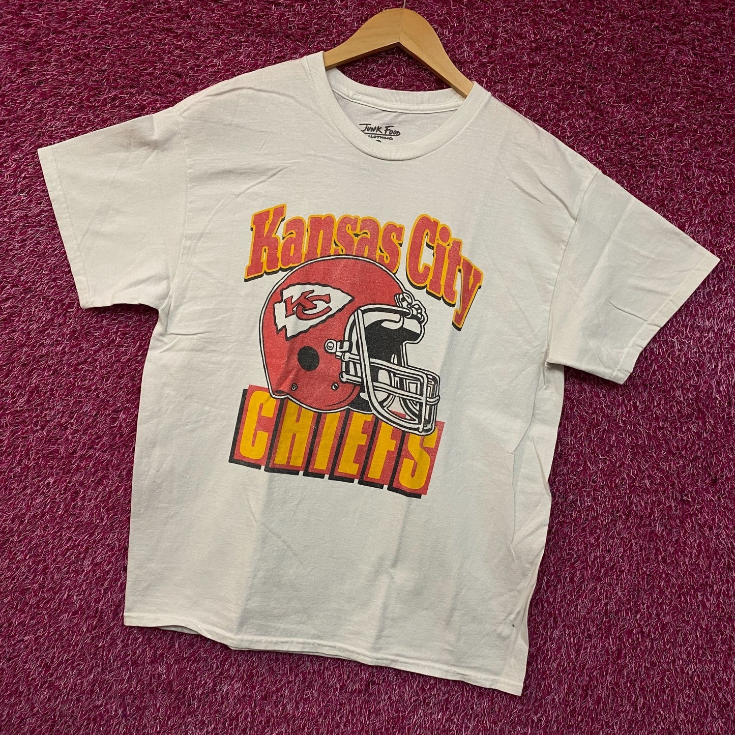 NFL Kansas City Chief Vintage Style Helmet Logo Football T-Shirt XL