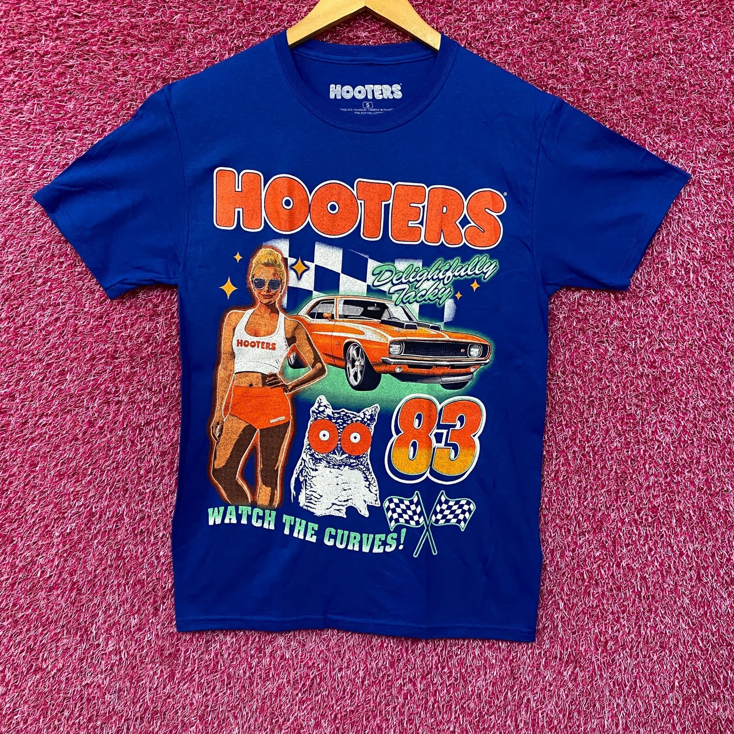 Hooters Delightfully Tacky Racing 83 Watch The Curves T-shirt Small