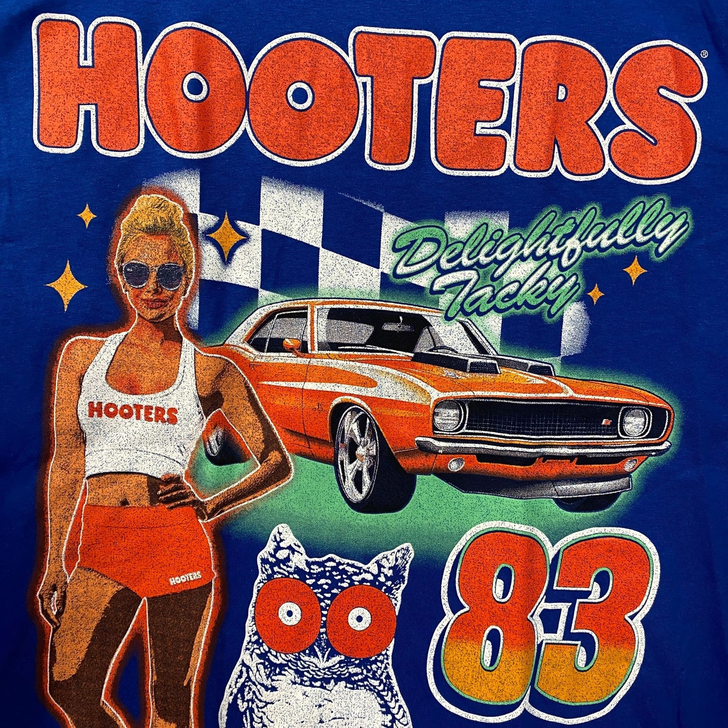Hooters Delightfully Tacky Racing 83 Watch The Curves T-shirt Small