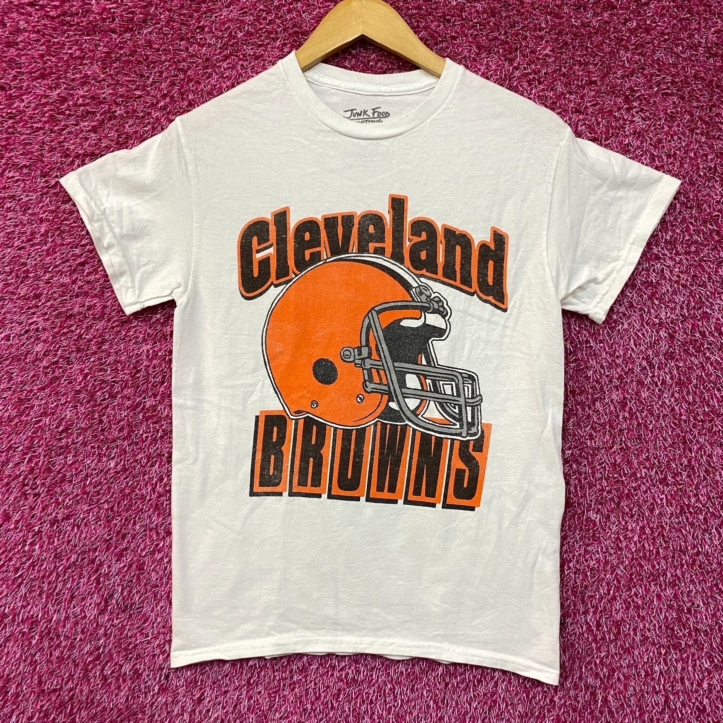Junk Food Clothing NFL Cleveland Browns Throwback Helmet T-Shirt XS