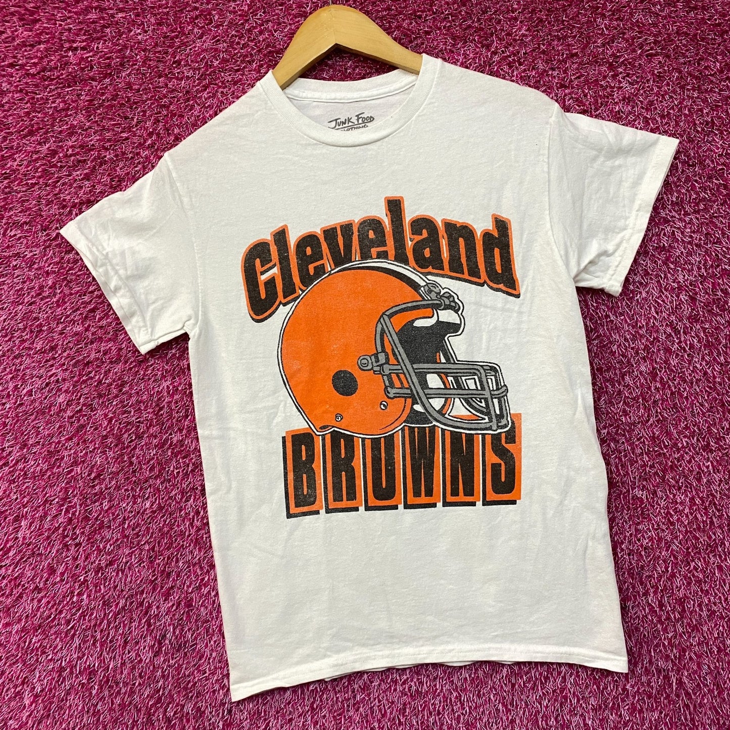 Junk Food Clothing NFL Cleveland Browns Throwback Helmet T-Shirt XS