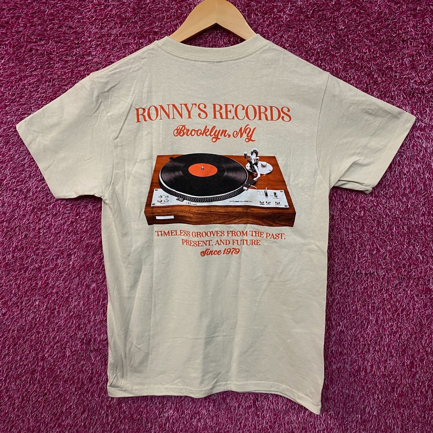 Fashion Nova Ronny's Records Brooklyn NYC Graphic T-Shirt Small